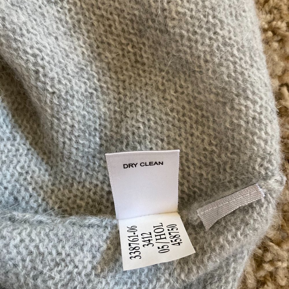 NWT Banana Republic gray V Neck Angora Sweater - Picture 7 of 7